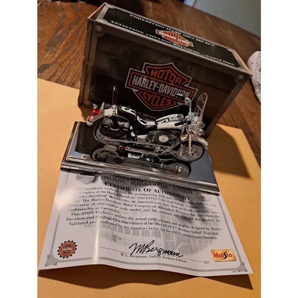 Vintage 2001 Harley-Davidson Maisto Avon 1993 FLSTN Heritage Softail Diecast